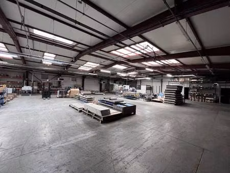 local d'activités à louer