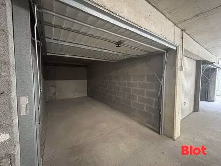 garage/stationnement à vendre
