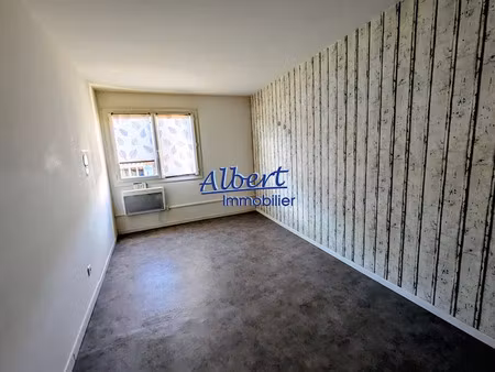 location locaux professionnels 29 m² à ollioules (83190)  416 €