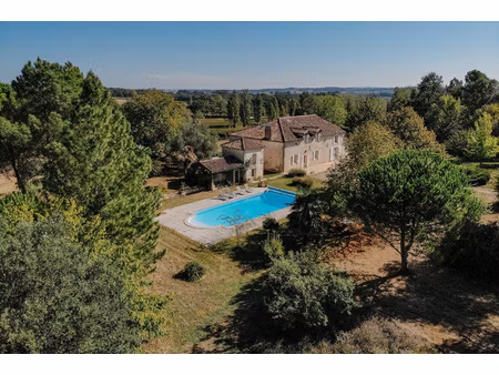 au calme  propriété de caractère située entre condom et mon