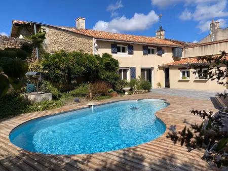 longère rénovée avec piscine