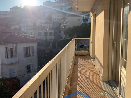 dernier étage - 3p + balcon  cave et garage - cessole