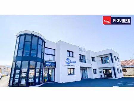 immeuble indépendant partiellement loué à vendre bord de départementale chateauneuf les ma