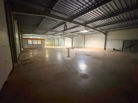 local d'activités avec bureaux à louer / proximité a25