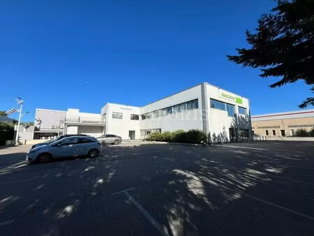 location local professionnel 120m² eguilles 13510