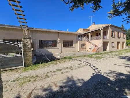 luberon  bel ensemble immobilier de plus de 500m2 avec terrain.