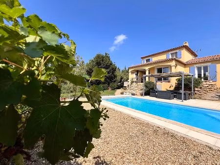 jolie maison avec vue dominante à maussane-les-alpilles