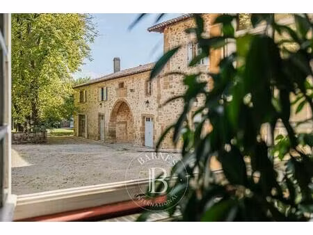 appartement dans château - piscine - parc clos et arboré