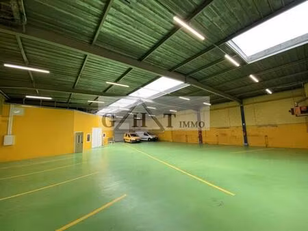 entrepot + bureau 871 m² a louer montreuil