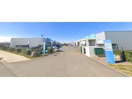 a louer  escalquens  local d'activité de 290 m² avec possibilité de terrain de 700 m² clos