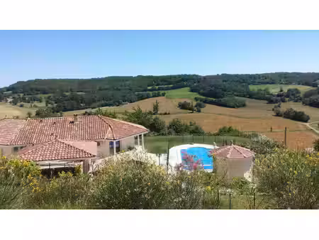 maison contemporaine de 160 m2 (4 chambres) sur un terrain de 4116 m2