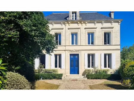 vente maison 7 pièces 215.82 m² à sablons (33910)  448 000 €