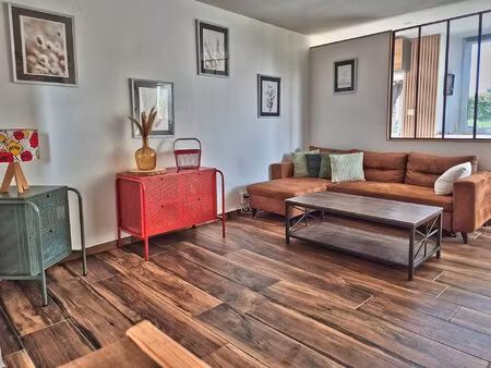 maison en pierre rénovée avec dépendances