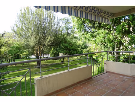 nimes camplanier p4 + terrasse + garage + piscine et parc