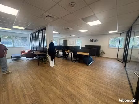 bureaux 137 m²