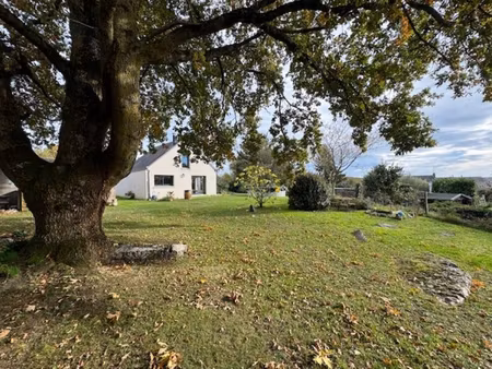 bienvenue dans le confort : une maison moderne avec jardin et vue imprenable