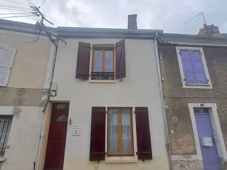 maison de ville à louer en centre ville de nemours