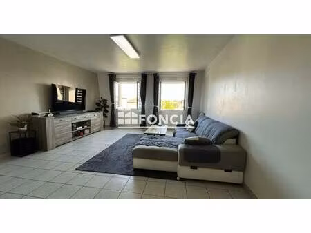 beau 3p rénové au 2ème avec 2 parking et une cave