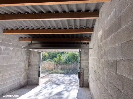 location grand garage pour stockage et véhicule - 25m2 - 66m3 - porte métal à clé