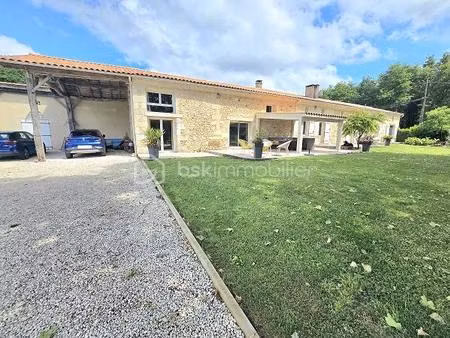 magnifique longere renovee de 379 m2 avec 4 chambres et piscine sur 1.8 hectares !!!