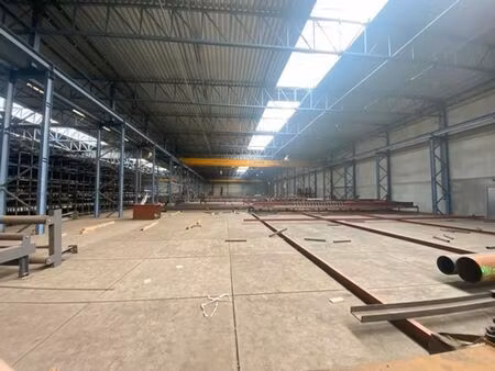 atelier - espace logistique ｜6300m² - 7 portes sectionnelles