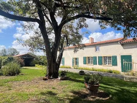 vente maison à mouzeuil-saint-martin (85370) : à vendre / 157m² mouzeuil-saint-martin