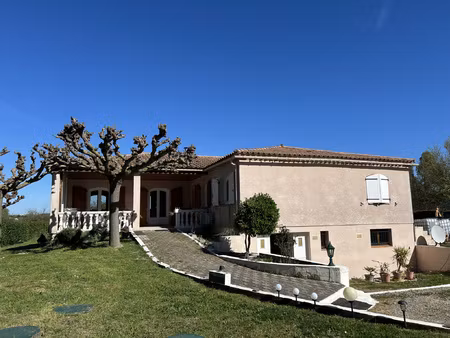 grande maison avec terrasse  terrain de 2 500 m2