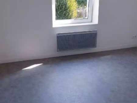 f2 avec jardin et parking