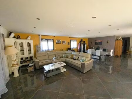 a vendre contemporaine de 2 024  245 m² habitables sur 14.510 m² de terrain  4 chambres (à