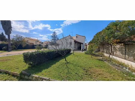 vente villa t4 avec deux garages doubles  4 faces  et piscin