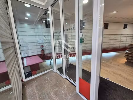 local commercial rue piétonne