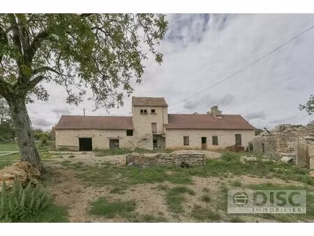 bâtisse en pierre à rénover avec 1 hectare de terrain située lacapelle-livron