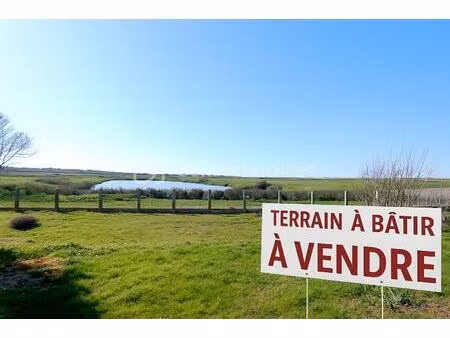 terrain de 1 102 m² à hiers-brouage