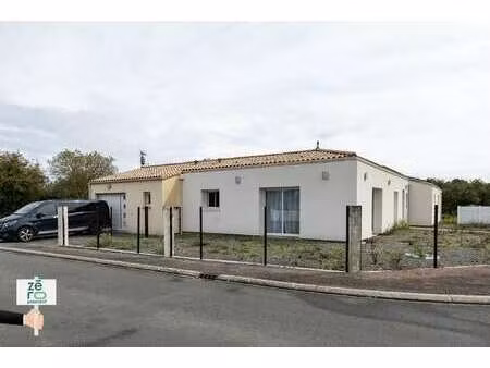 vente maison à moreilles (85450) : à vendre / 128m² moreilles