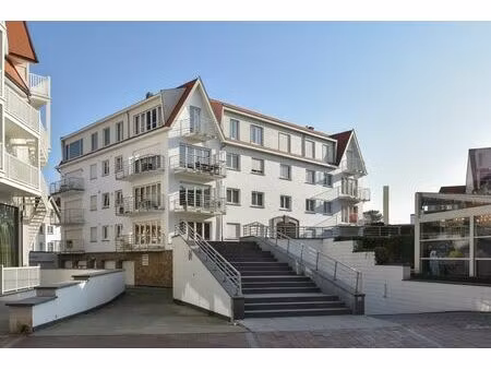 garage facilement accessible au rez-de-chaussée d'une rés...