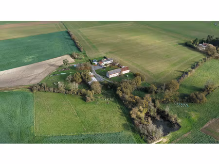 le louroux maison ancienne avec dépendances sur 4 ha