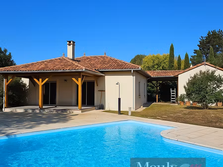 maison recente toute de plain pied avec piscine