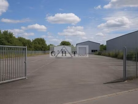 2300m2 de terrains plus 690m2 d'entrepot / bureaux a vendre