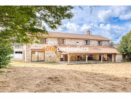 la roche sur yon -- longere en pierre -- 9 pieces -- 5 chambres -- 275 m² -- poutres appar