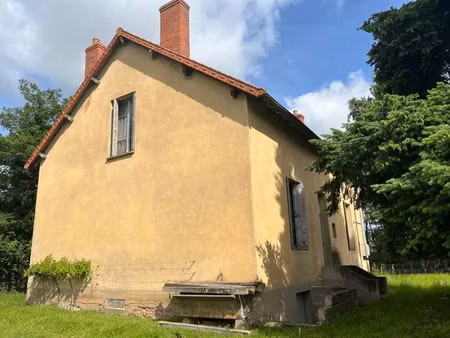 vente maison 5 pièces 126 m² à vallon-en-sully (03190)  50 000 €