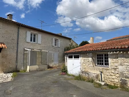 vente maison 5 pièces 111 m² à sainte-gemme (17250)  86 000 €