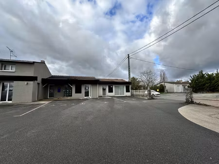 location local professionnel 46m² niort 79000