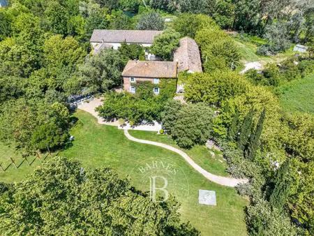 proche l'isle sur la sorgue - propriete - bastide et dependances - piscine - calme absolu
