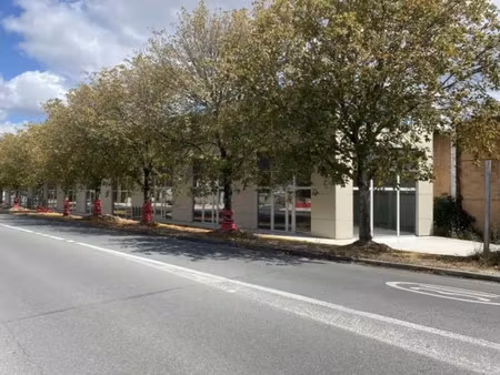 a vendre - bureaux en r+1 de 136 m² a 225 m² - carbon -blanc