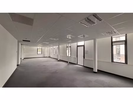 location bureau 397 m² à guipavas (29490)