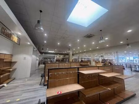 location commerce 1492 m² à gouesnou (29850)