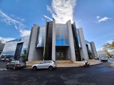 a louer - bureaux 792 m² divisibles a partir de 124 m² - begles