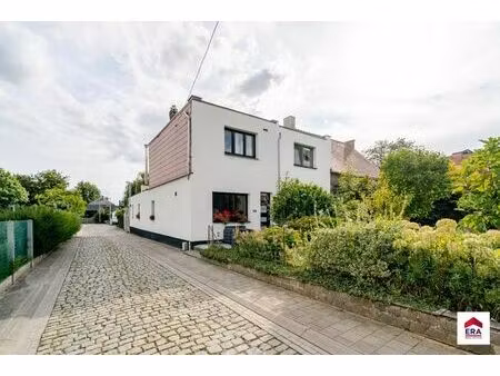 maison semi-ouverte avec allure moderne à vendre à louvain