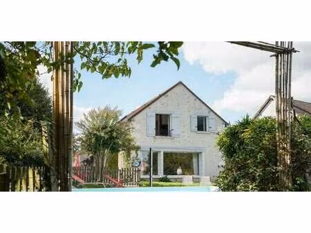 maison avec piscine et jardin francueil (37)