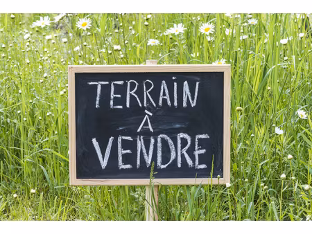 a vendre : terrain constructible à bourguenolles 588 m2